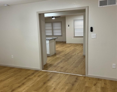 902 Alice Street - Photo Thumbnail 8
