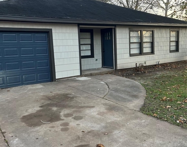 902 Alice Street - Photo Thumbnail 1