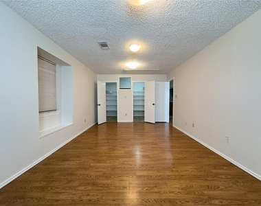 119 Marshall Street - Photo Thumbnail 3