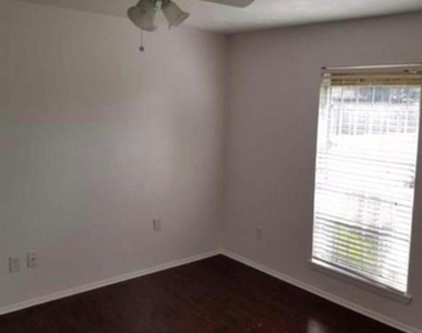 15221 Buckle Lane - Photo Thumbnail 3