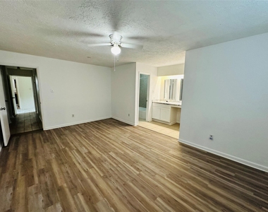 17618 Heritage Bay Drive - Photo Thumbnail 10