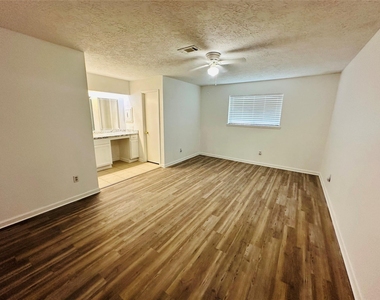 17618 Heritage Bay Drive - Photo Thumbnail 9