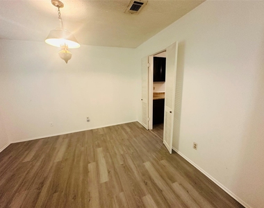 17618 Heritage Bay Drive - Photo Thumbnail 2