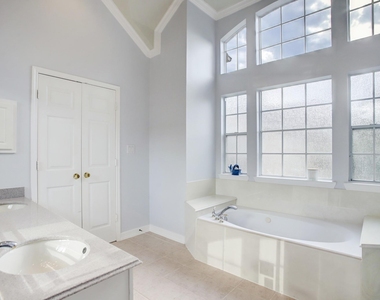 5312 Blossom St - Photo Thumbnail 14