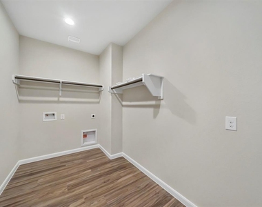 27943 Parkside Creek Drive - Photo Thumbnail 12