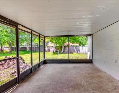 120 Bent Oak Court - Photo Thumbnail 16