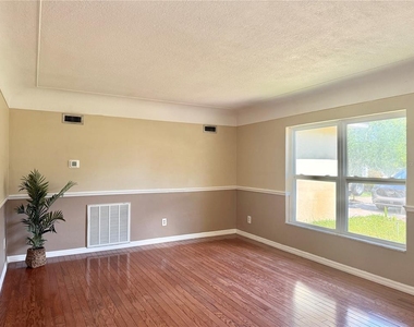 2523 Krueger Ln - Photo Thumbnail 4