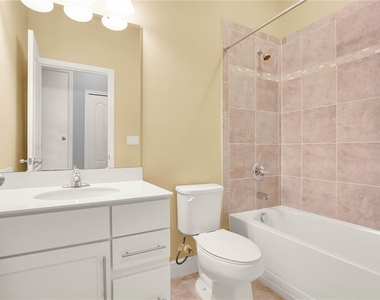 5018 Inshore Landing Drive - Photo Thumbnail 7