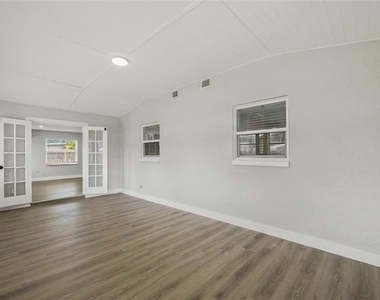 2952 Webley Drive - Photo Thumbnail 28