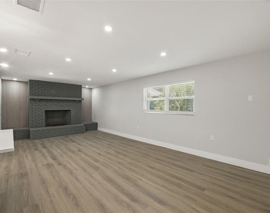 2952 Webley Drive - Photo Thumbnail 9