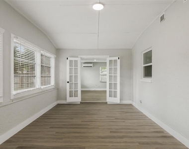 2952 Webley Drive - Photo Thumbnail 30