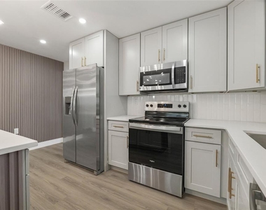 2952 Webley Drive - Photo Thumbnail 13