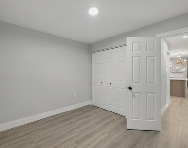 2952 Webley Drive - Photo Thumbnail 23