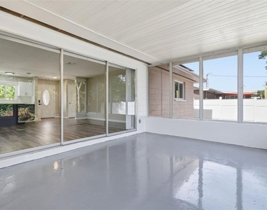 2465 Brentwood Drive - Photo Thumbnail 11