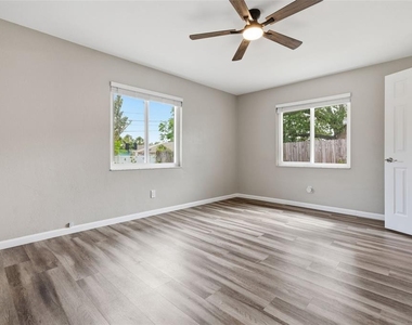 2465 Brentwood Drive - Photo Thumbnail 16