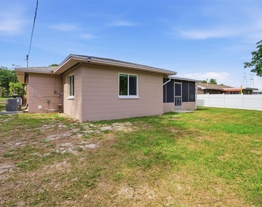 2465 Brentwood Drive - Photo Thumbnail 23