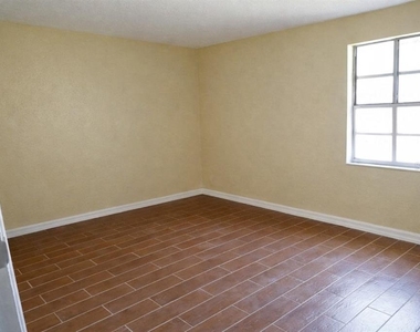 1709 E Idell Street - Photo Thumbnail 2