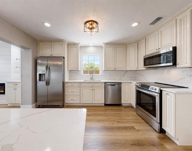 6513 Abaco Drive - Photo Thumbnail 13