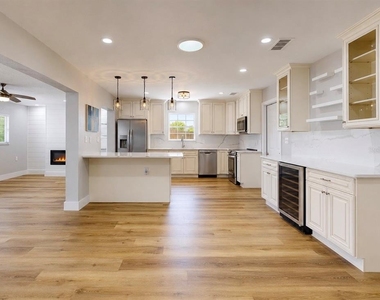 6513 Abaco Drive - Photo Thumbnail 11