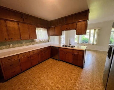 16902 Crawley Road - Photo Thumbnail 9