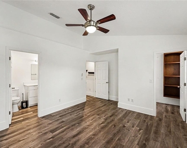 12268 Country White Circle - Photo Thumbnail 11