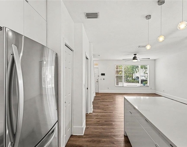 12268 Country White Circle - Photo Thumbnail 9