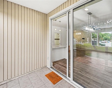 12268 Country White Circle - Photo Thumbnail 21