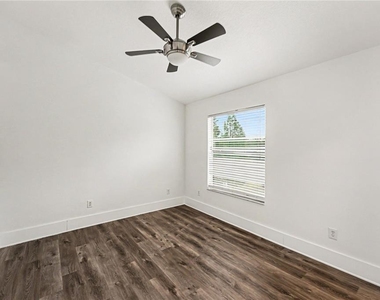 12268 Country White Circle - Photo Thumbnail 14