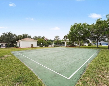 12268 Country White Circle - Photo Thumbnail 23