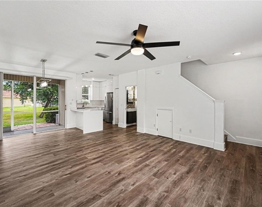 12268 Country White Circle - Photo Thumbnail 5