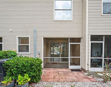 12268 Country White Circle - Photo Thumbnail 22