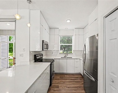12268 Country White Circle - Photo Thumbnail 8