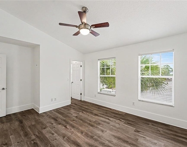 12268 Country White Circle - Photo Thumbnail 13