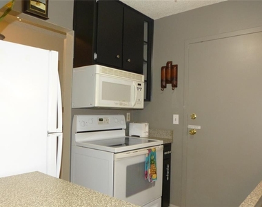 2700 Bayshore Boulevard - Photo Thumbnail 10