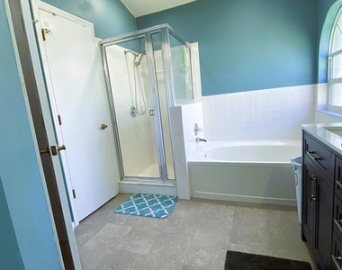 111 Lindale Street - Photo Thumbnail 10