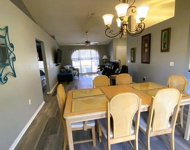 111 Lindale Street - Photo Thumbnail 5