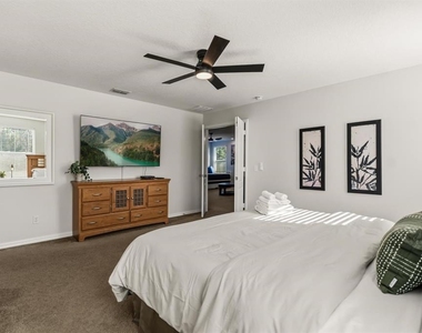 9128 Stromboli Court - Photo Thumbnail 32