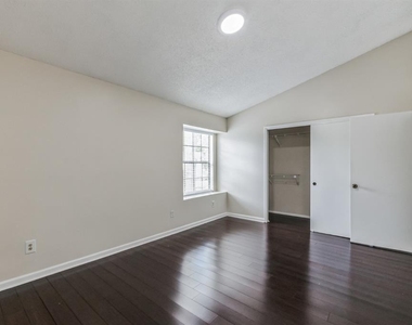 2748 Candlewood Court - Photo Thumbnail 8