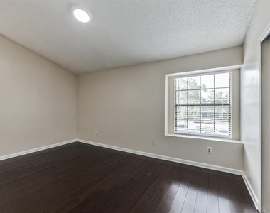 2748 Candlewood Court - Photo Thumbnail 7