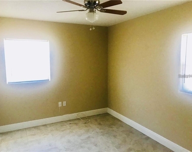 23 College Drive - Photo Thumbnail 3