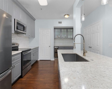 233 Goldenrain Drive - Photo Thumbnail 5