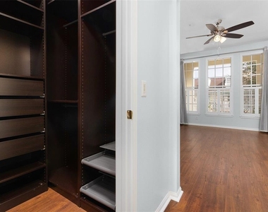 233 Goldenrain Drive - Photo Thumbnail 19