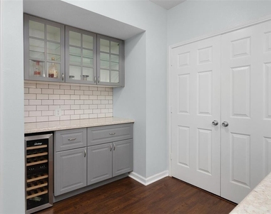 233 Goldenrain Drive - Photo Thumbnail 8