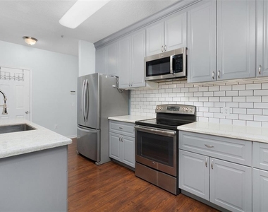 233 Goldenrain Drive - Photo Thumbnail 10