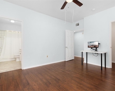 233 Goldenrain Drive - Photo Thumbnail 24
