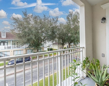 233 Goldenrain Drive - Photo Thumbnail 16