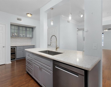 233 Goldenrain Drive - Photo Thumbnail 7