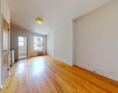 East 90th Street - Photo Thumbnail 7