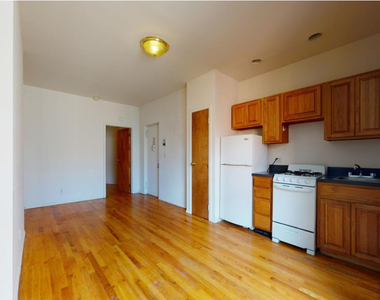 East 90th Street - Photo Thumbnail 4