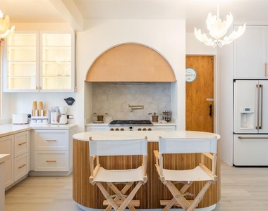 1507 Mirsonia - Photo Thumbnail 6